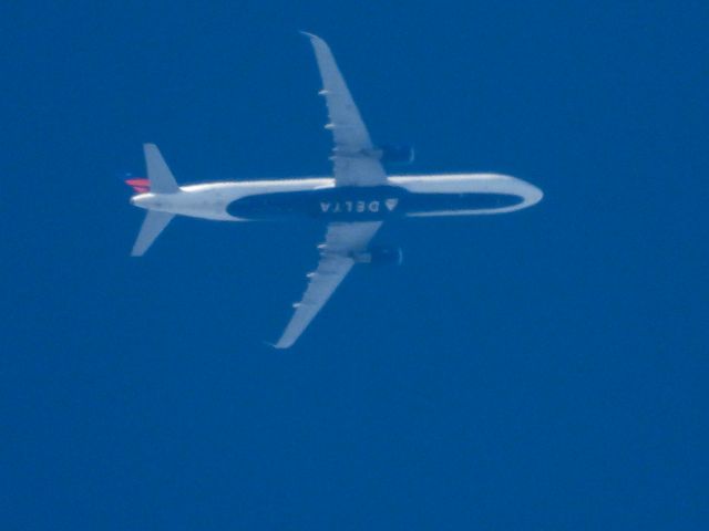 Airbus A321 (N374DX) - DAL1374br /br /06/28/22