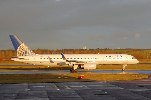 Boeing 757-200 (N33132) - 27/11/2013