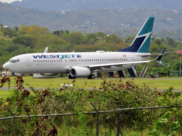 Boeing 737-800 (C-GXRW)