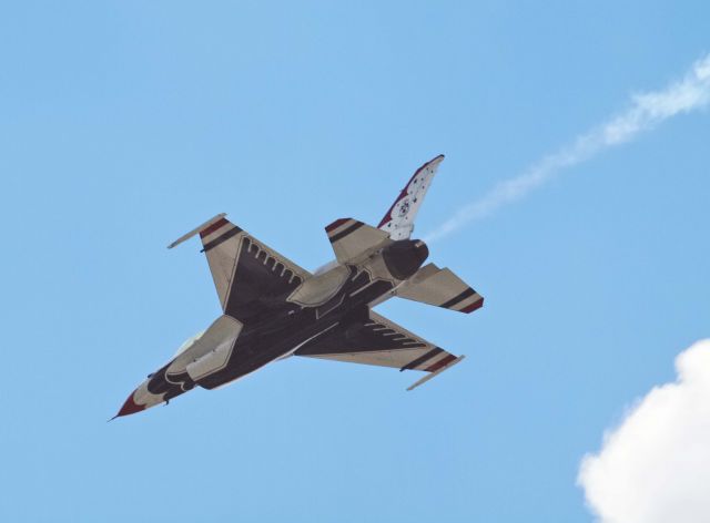 Lockheed F-16 Fighting Falcon —