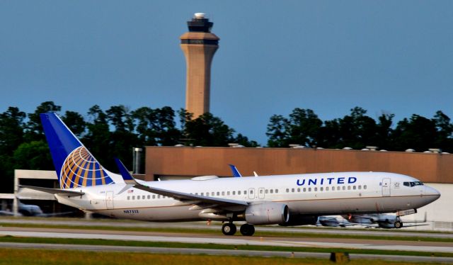 Boeing 737-800 (N87513)