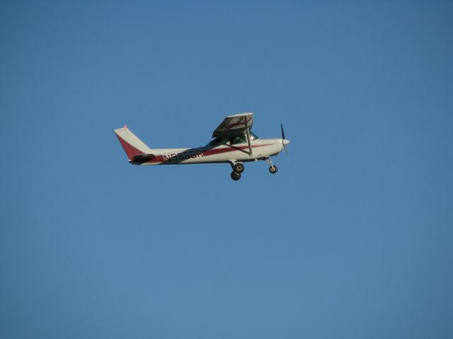 Cessna 152 (N588BR) - Morning training.