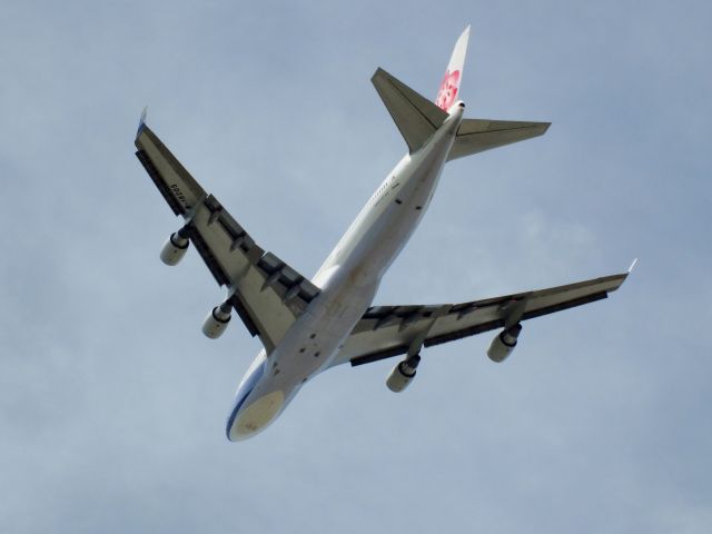 Boeing 747-400 (B-18205)
