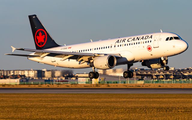 Airbus A320 (C-FDGQ)