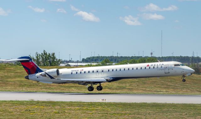 Canadair Regional Jet CRJ-900 (N916XJ)
