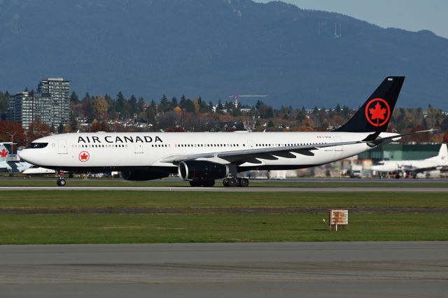 Airbus A330-300 (C-GFUR)