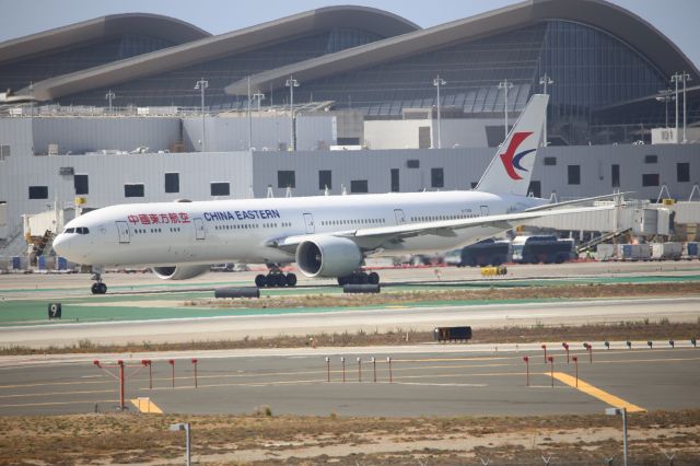 BOEING 777-300ER (B-7369)