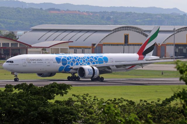 BOEING 777-300 (A6-ECQ) - "Expo 2020 Dubai UAE" livery