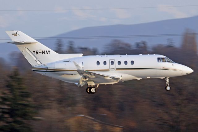 Hawker 800 (YR-NAY)