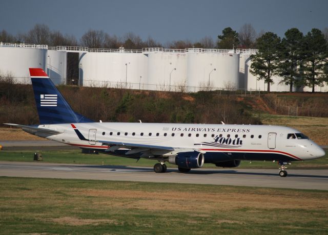 Embraer 170/175 (N135HQ) - US Airways Expresss "400th" rolling 18C - 3/18/11