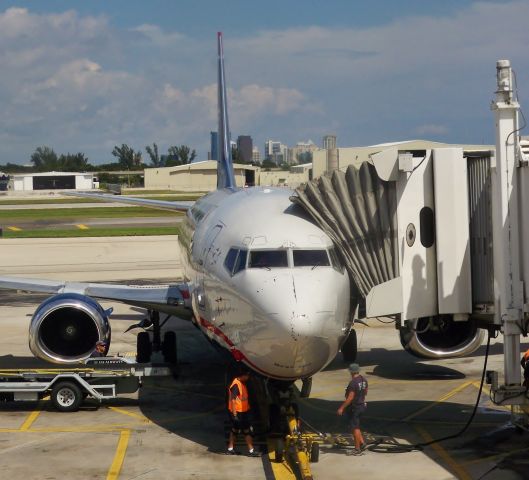 BOEING 737-400 (N438US) - US 737-4B7 N438US at the gate at FLL. Boarding will begin shortly for my flight US#1998 to CLT. Oct 5, 2009.