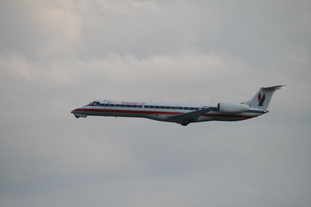 Embraer ERJ-145 (N621AE)