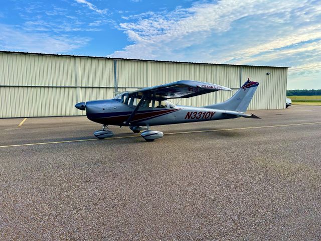 Cessna Skylane (N3310Y)