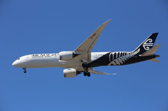 Boeing 787-9 Dreamliner (ZK-NZQ)