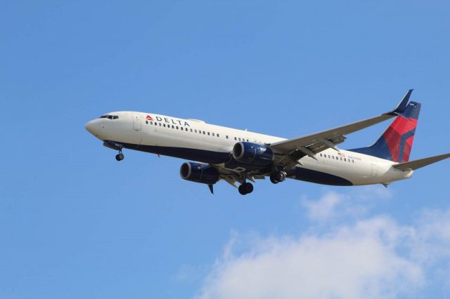 Boeing 737-900 (N869DN)