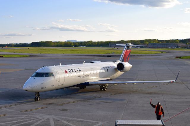 Canadair Regional Jet CRJ-200 (N906SW) - Delta Bombardier CRJ-200ER N906SW in Chattanooga