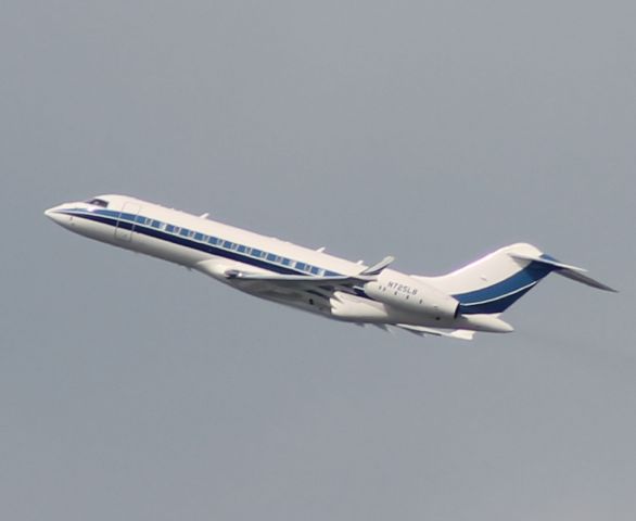 Bombardier Global Express (N725LB)