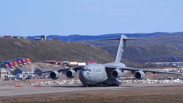 17-7704 — - The Canadian Forces Globemaster III, C-177, preparing to leave Iqaluit.