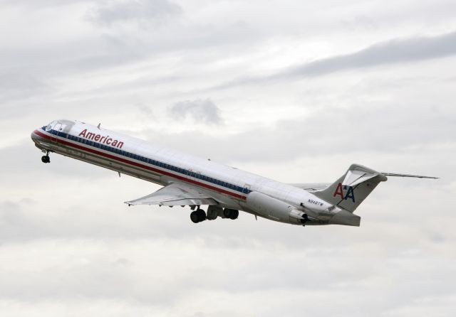 McDonnell Douglas MD-83 (N948TW) - Take off runway 12L.