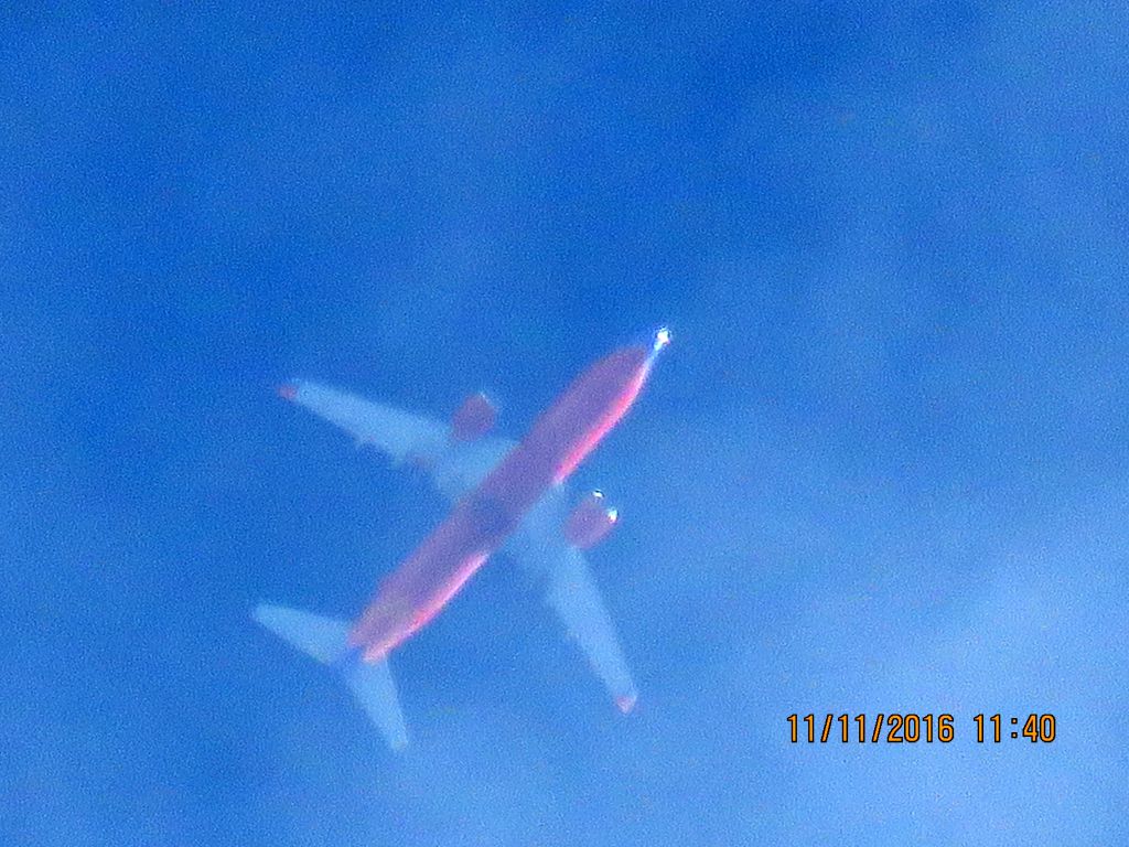 BOEING 737-300 (N614SW)