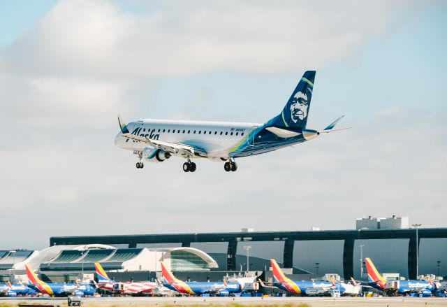 EMBRAER 175 (long wing) (N414SY)