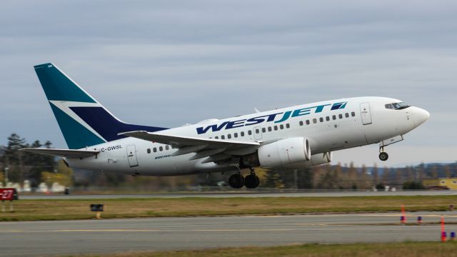 BOEING 737-600 (C-GWSL)