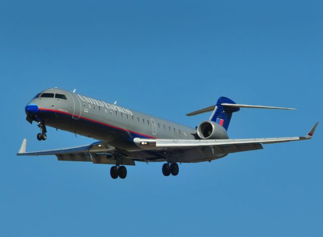 Canadair Challenger (N706SK) - United Express on short final to 30L at SJC.