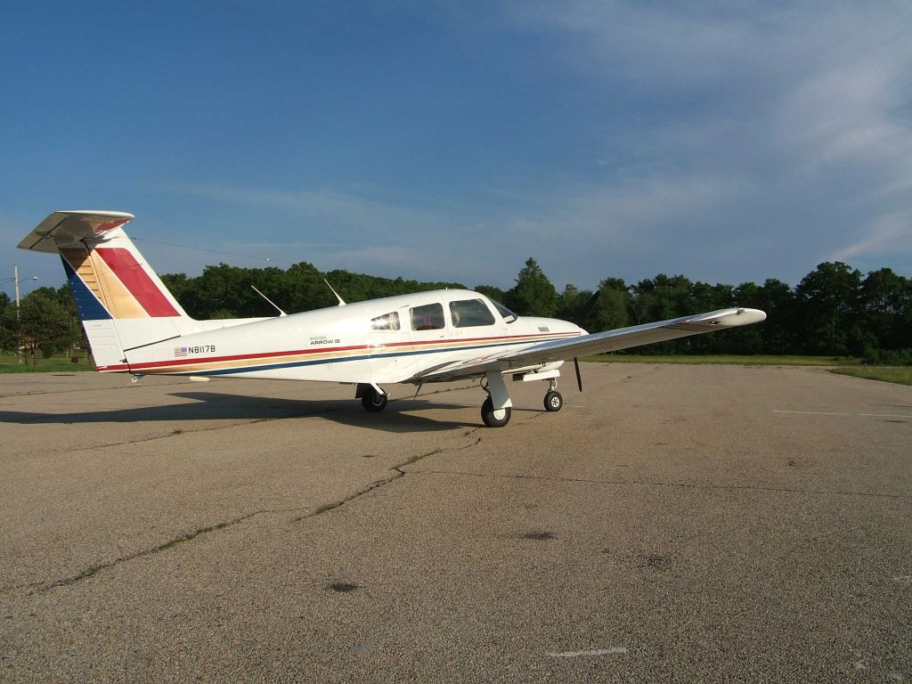 Piper Cherokee (N8117B) - photo by: sandra