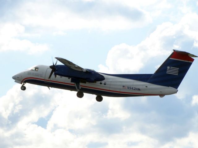 de Havilland Dash 8-100 (N942HA)