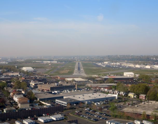 Cessna Citation V (N560HG) - Final approach runway 24 at Teterboro NJ.