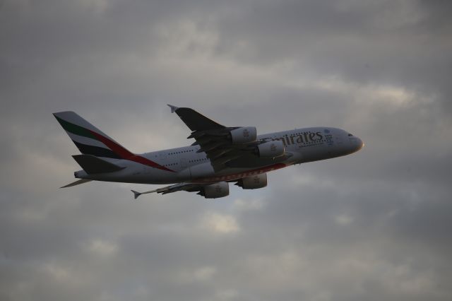 Airbus A380-800 (A6-EEO)