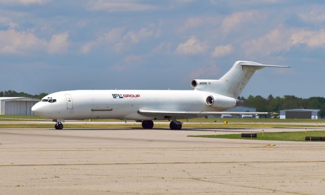 BOEING 727-200 (N215WE) - IFL Group Boeing 727-2S2F(A)(RE) N215WE in Oakland County Airport