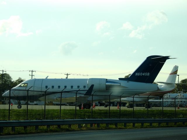 Canadair Challenger (N604SB)