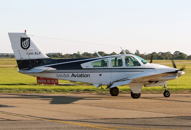 Beechcraft 55 Baron (VH-ALR) - UNISA AVIATION - BEECH B55 BARON (95-B56) - REG VH-ALR (CN TC-1739) - PARAFIELD AIRPORT ADELAIDE SA. AUSTRALIA - YPPF (26/6/2015)