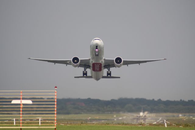 BOEING 777-300 (A6-ECP) - A6-ECP as EK 60 bound for Dubai taking of Rwy. 23