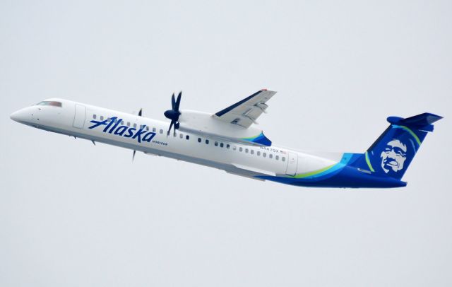 de Havilland Dash 8-400 (N447QX)
