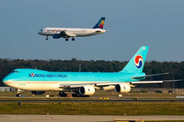 BOEING 747-8 (HL7617) - evening sun 