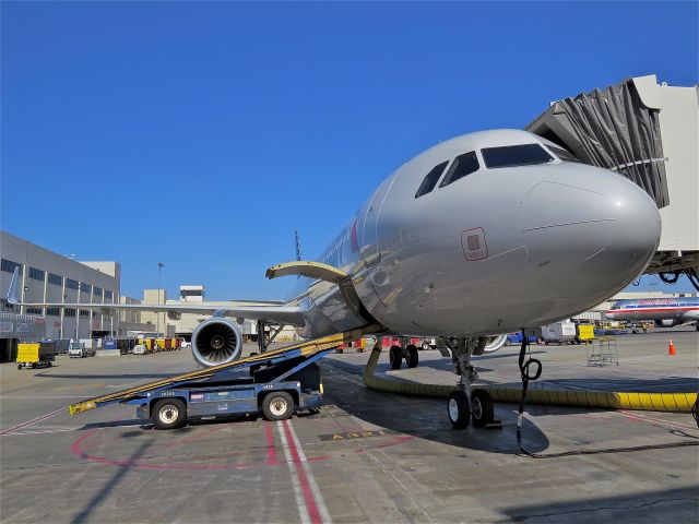 Airbus A321 (N106NN)