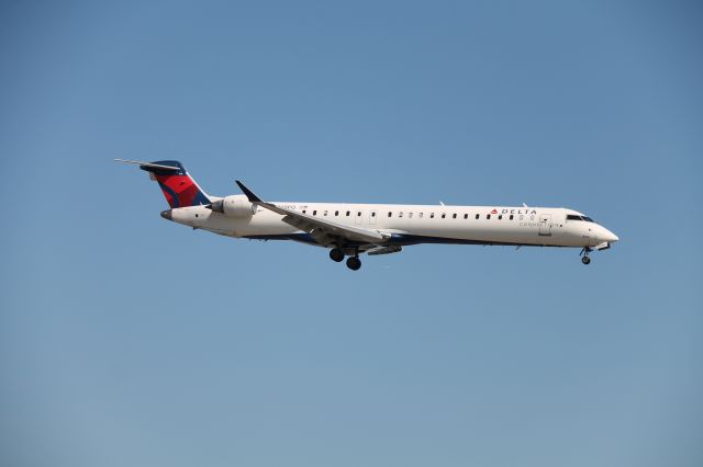 Canadair Regional Jet CRJ-900 (N228PQ)