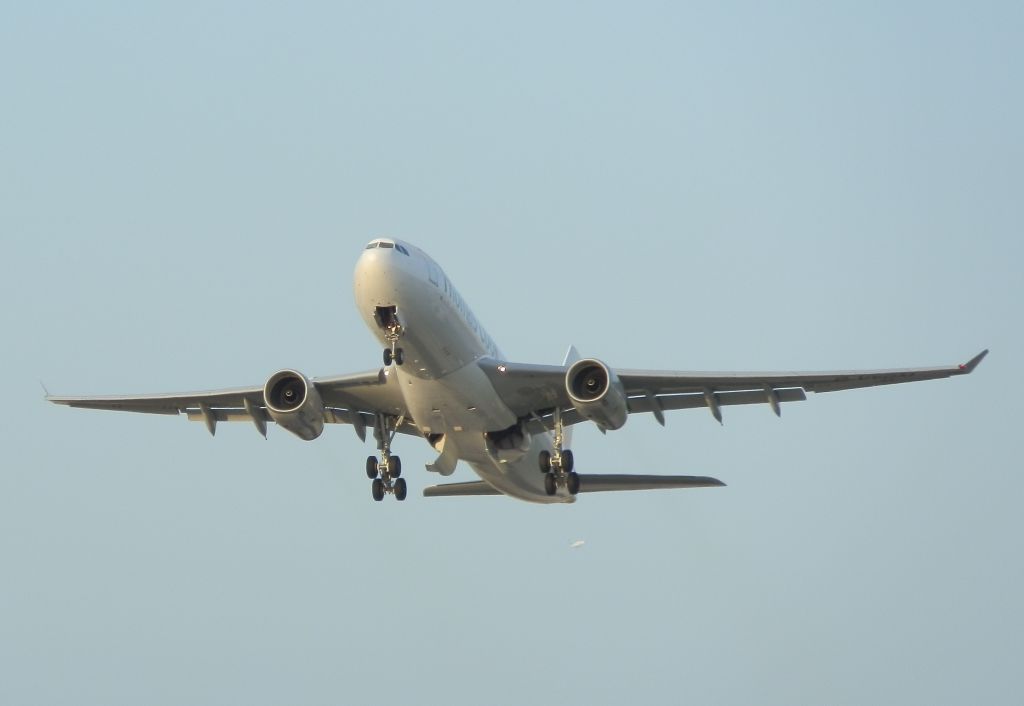 Airbus A330-200 (G-VYGM)
