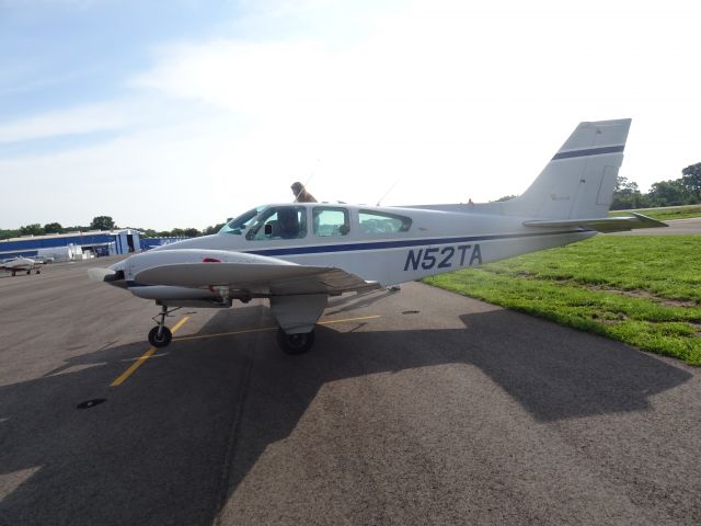 Beechcraft 55 Baron (N52TA)