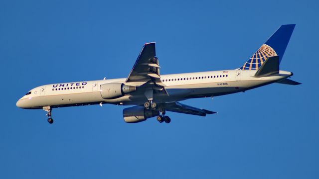 Boeing 757-200 (N522UA)