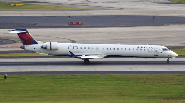 Canadair Regional Jet CRJ-900 (N184GJ)
