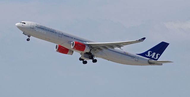 Airbus A330-300 (LN-RKT) - a rel=nofollow href=http://flightaware.com/live/flight/LNRKT/history/20160612/2115Z/KLAX/ESSAhttp://flightaware.com/live/flight/LNRKT/history/20160612/2115Z/KLAX/ESSA/a