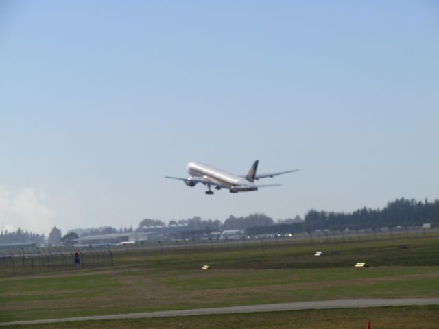 Boeing 777-200 (9V-SVG)