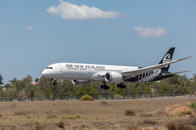 Boeing 787-9 Dreamliner (ZK-NZH)