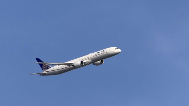 BOEING 787-10 Dreamliner (N12004)