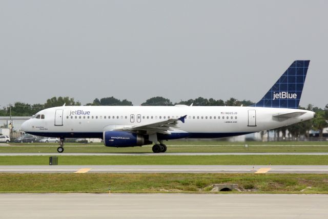 Airbus A320 (N665JB) - JetBlue Flight 164 (N665JB) departs Sarasota-Bradenton International Airport enroute to John F Kennedy International Airport
