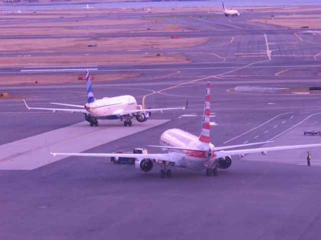 Boeing 737-800 (N960NN)