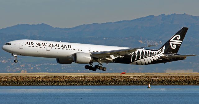 BOEING 777-300ER (ZK-OKO)